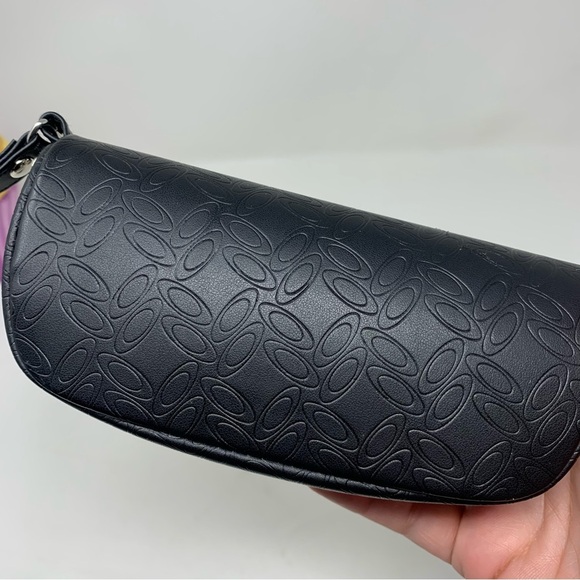 Oakley Glasses Case Black with Embossed Logo - Picture 5 of 5